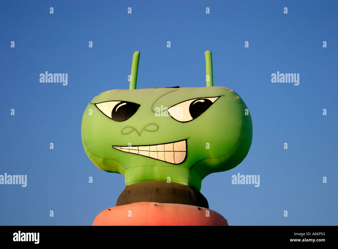 Disfraz inflable extraterrestre fotografías e imágenes de alta resolución -  Alamy