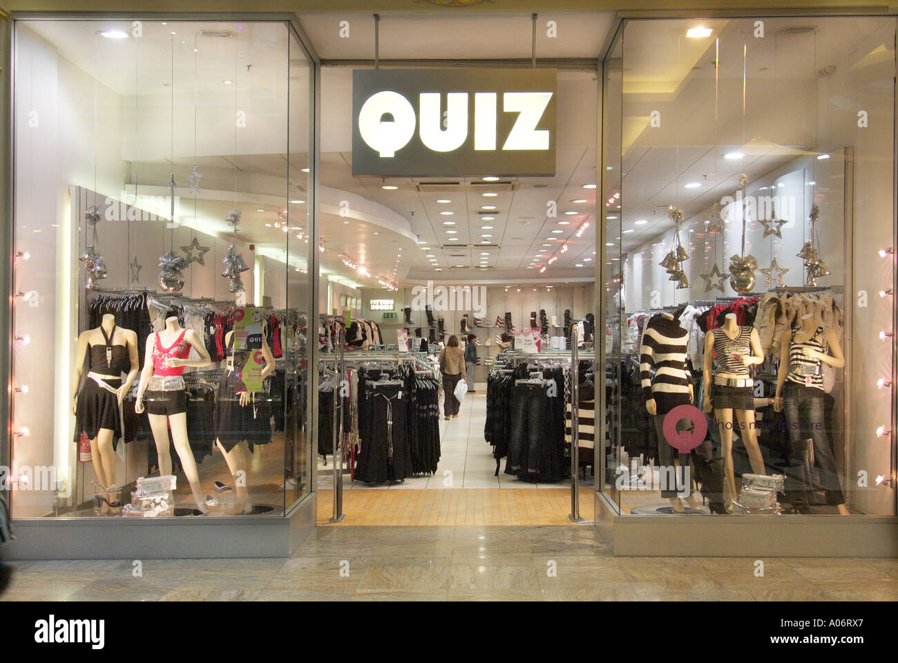 dramático terminado prosperidad Quiz shop store trafford centre fotografías e imágenes de alta resolución -  Alamy
