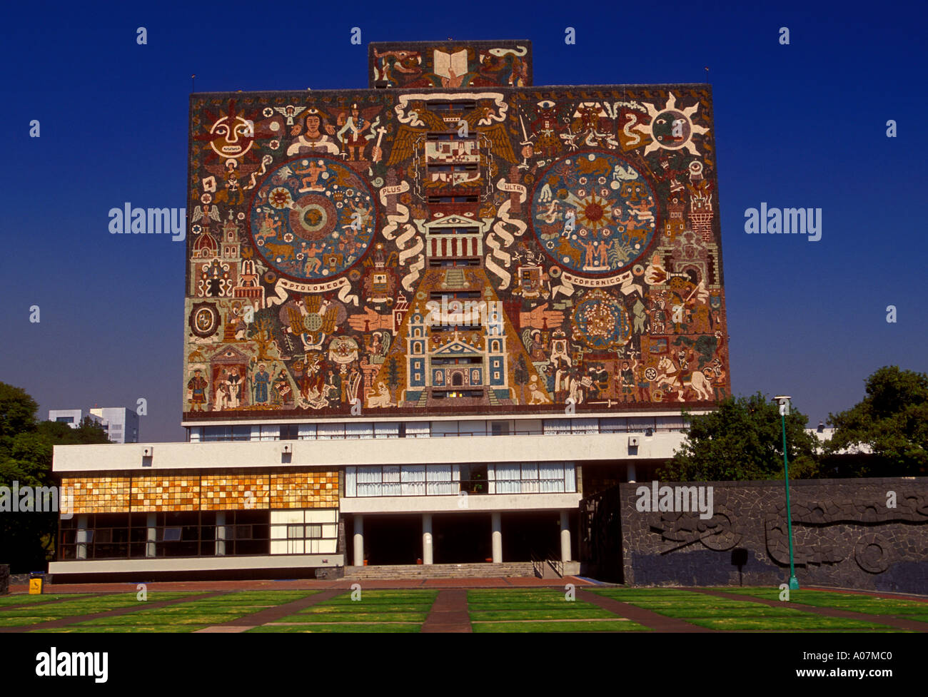 Los murales, Juan O'Gorman, la biblioteca central, Universidad Nacional Autónoma de México, UNAM, Ciudad de México, Distrito Federal, México Foto de stock