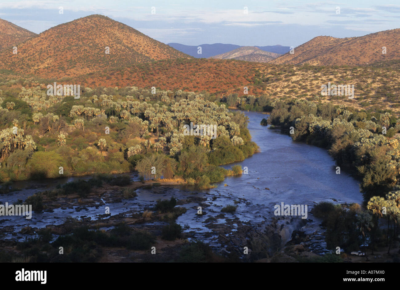 El río Kunene Epupa Namibia Foto de stock