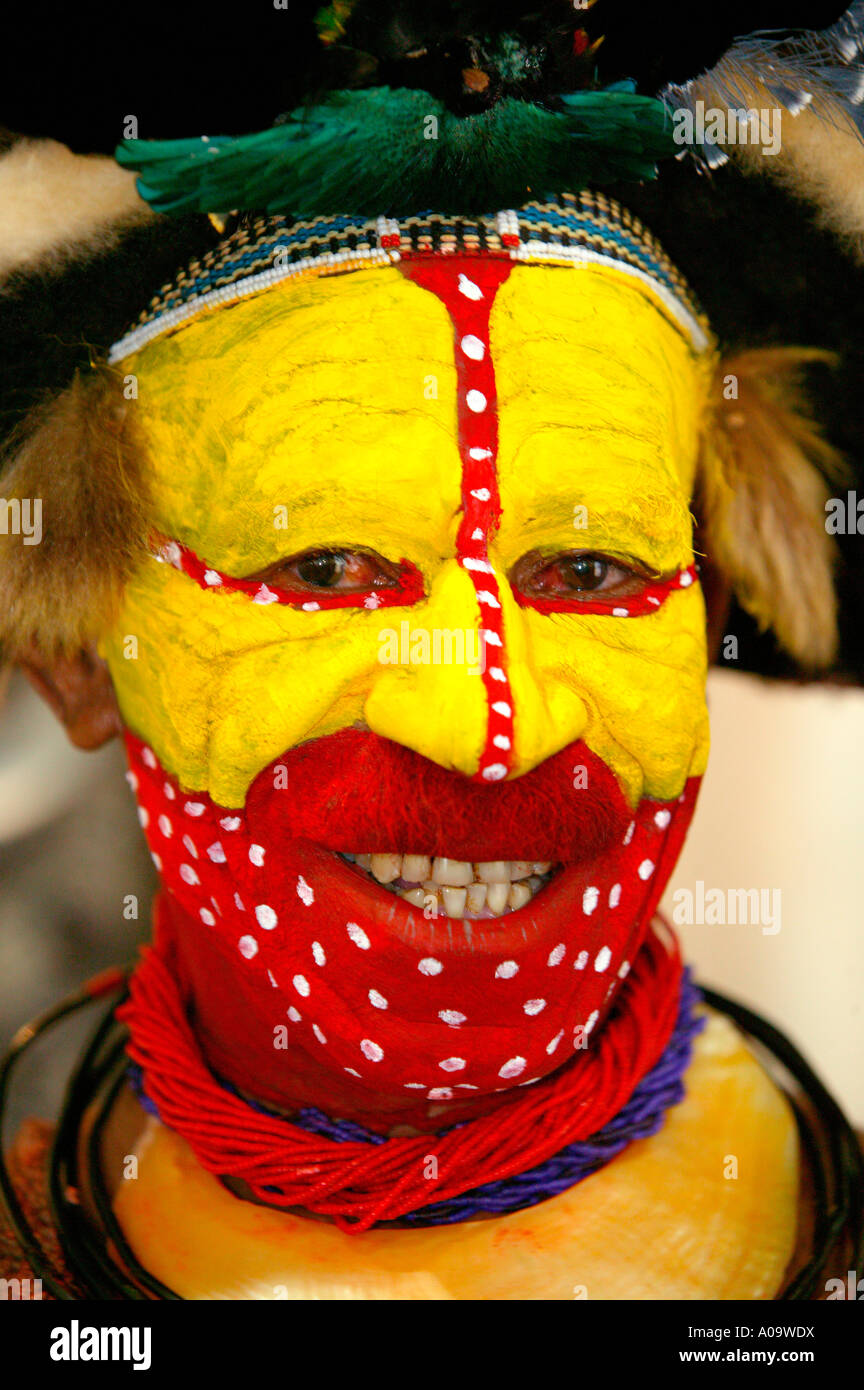 Papua Neu Guinea, Mann mit bemaltem Gesicht, Papua Nueva Guinea, el hombre con cara de color Foto de stock