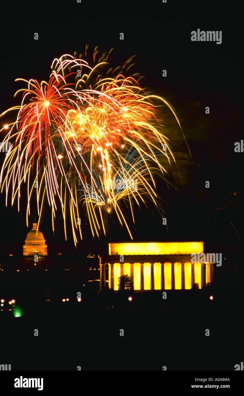 Fuegos artificiales sobre el Mall en Washington DC el 4 de julio de 2004 JP Foto de stock