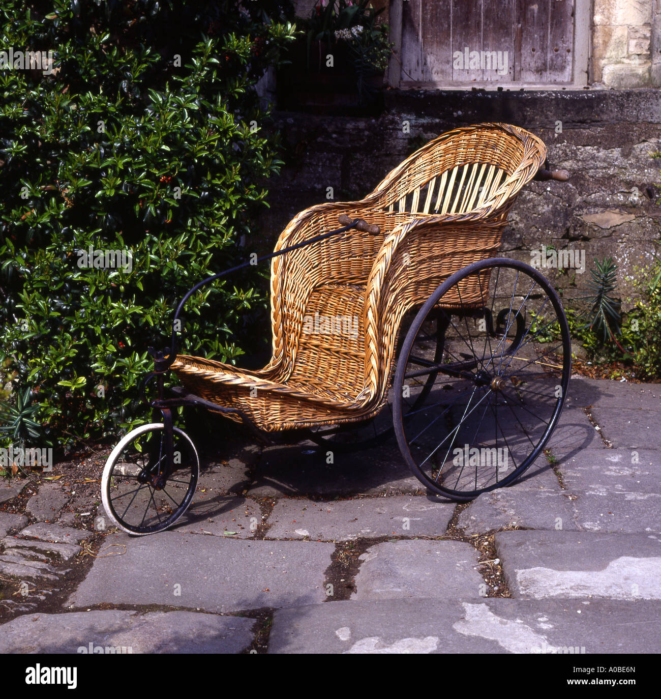 Silla de ruedas vintage fotografías e imágenes de alta resolución - Alamy
