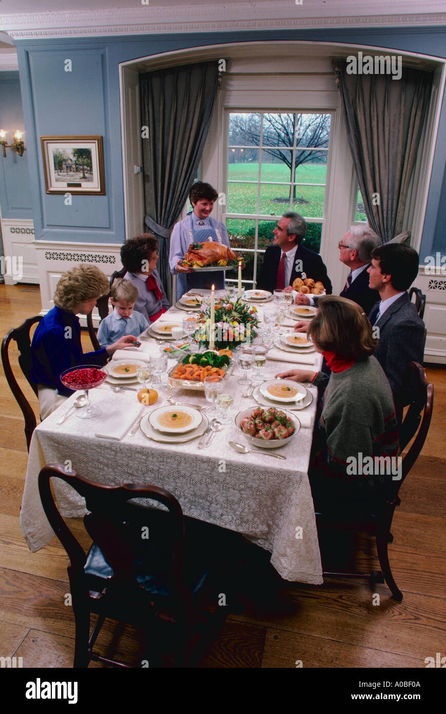 En la cena de Acción de Gracias de la familia modelo liberado Foto de stock