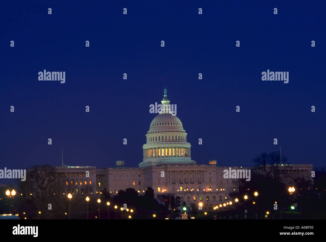 Occidente frente al Capitolio U en la noche en Washington DC ED76310 Foto de stock