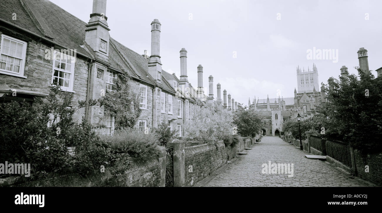 Los Vicarios" cerca de la Catedral de Wells en Somerset en Inglaterra en Gran Bretaña en el Reino Unido. La religión edificio religioso de arquitectura Foto de stock