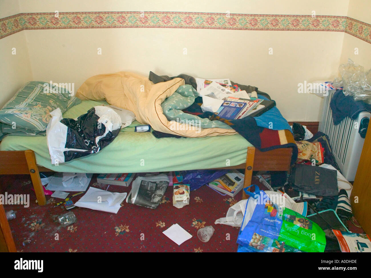 Bedsit disfuncional desorden estudiantil Foto de stock