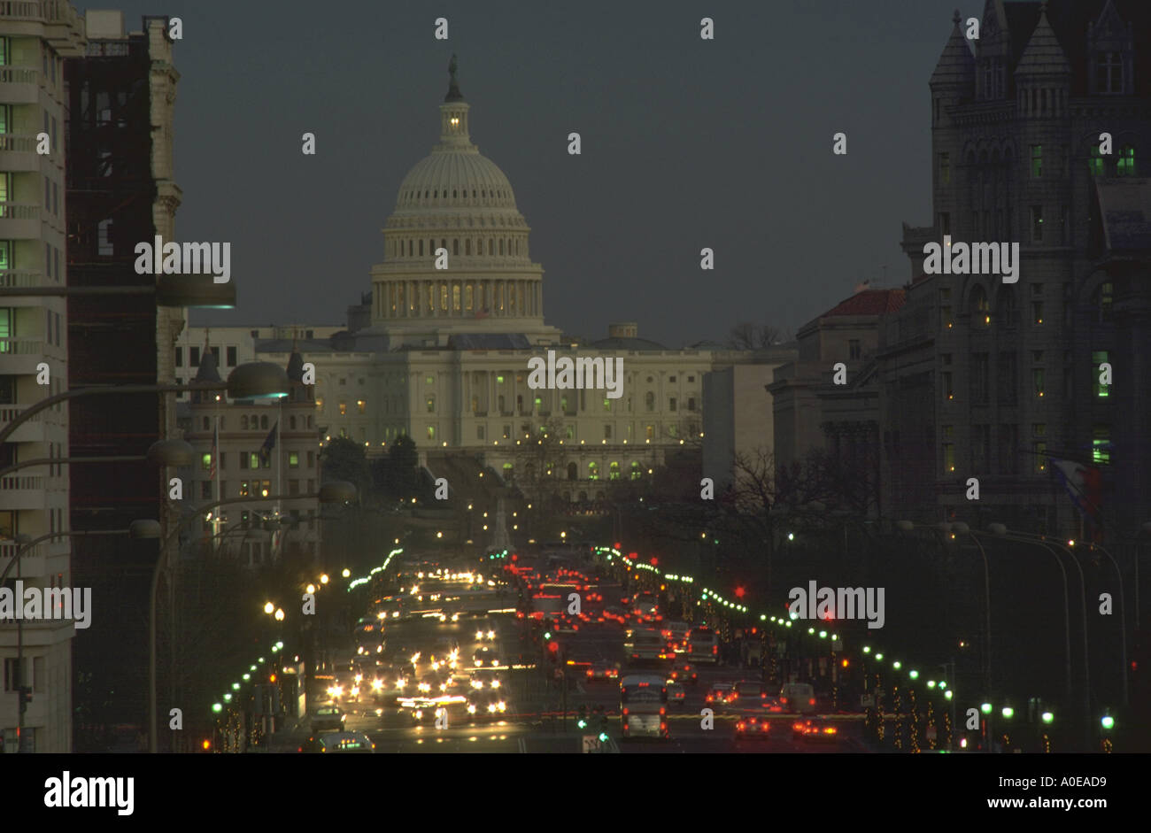 La avenida Pennsylvania y el Capitolio de Washington DC en la noche Foto de stock