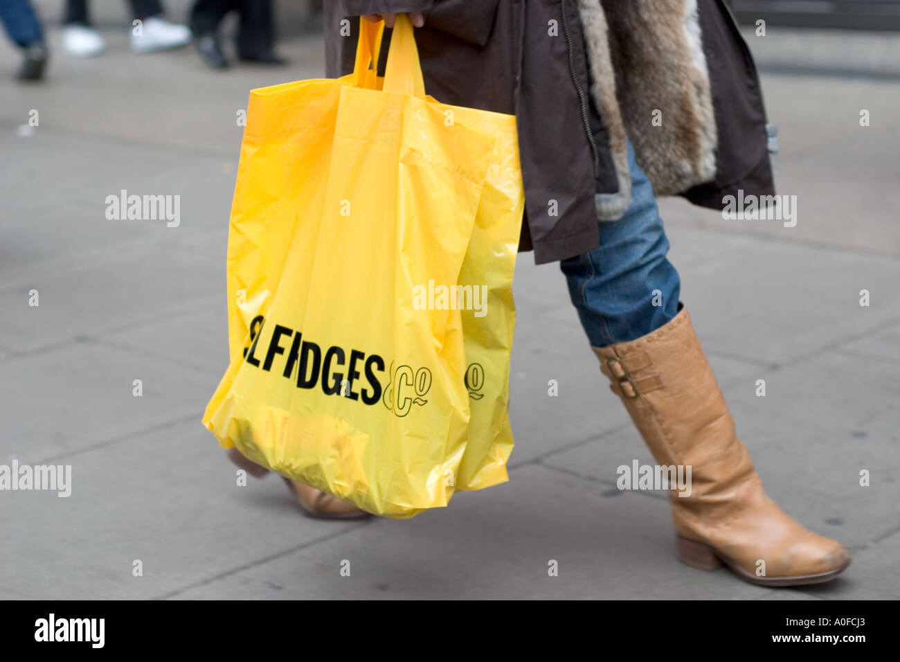 Los compradores hacen la mayoría de pre-ventas de Navidad en Oxford Street, Londres Foto de stock