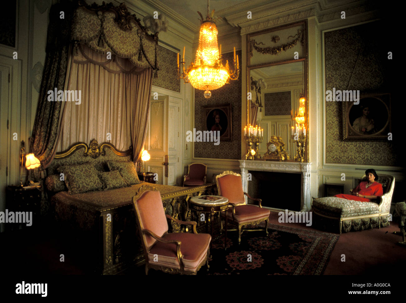 El Coco Chanel suite es una de las muchas bellas suites en el Hotel Ritz en  París Francia Fotografía de stock - Alamy