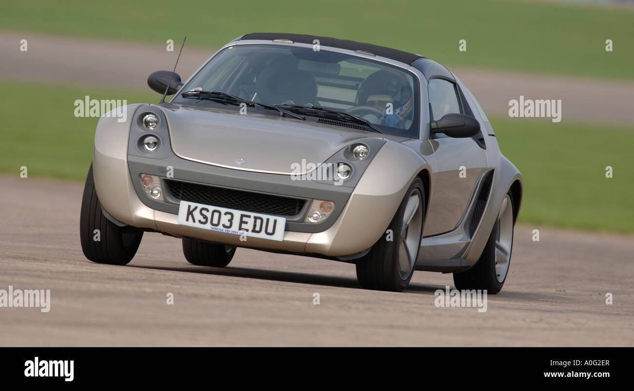 Smart roadster car fotografías e imágenes de alta resolución - Alamy