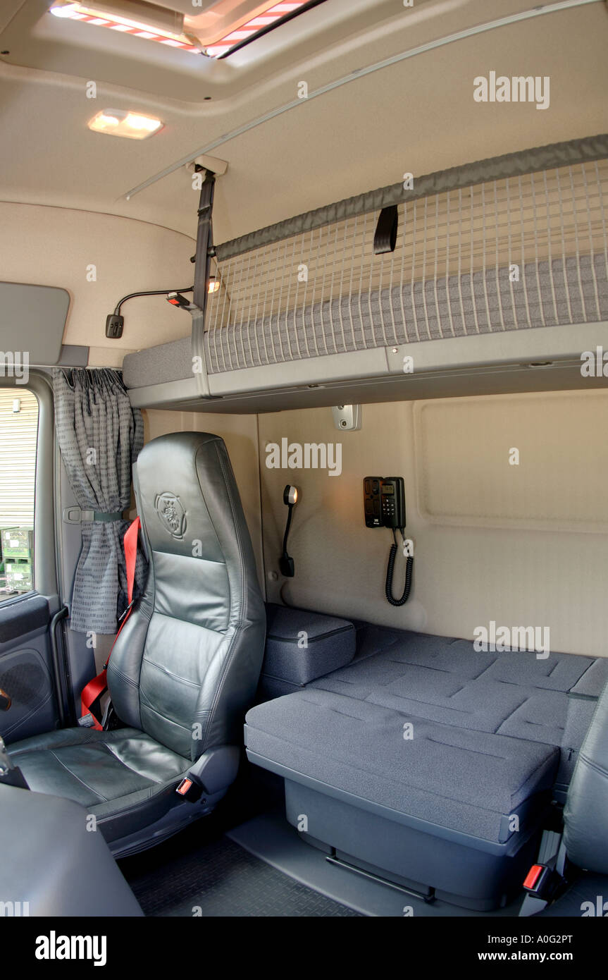 Detalles interiores de Scania r500 v8, cabina de camión Foto de stock