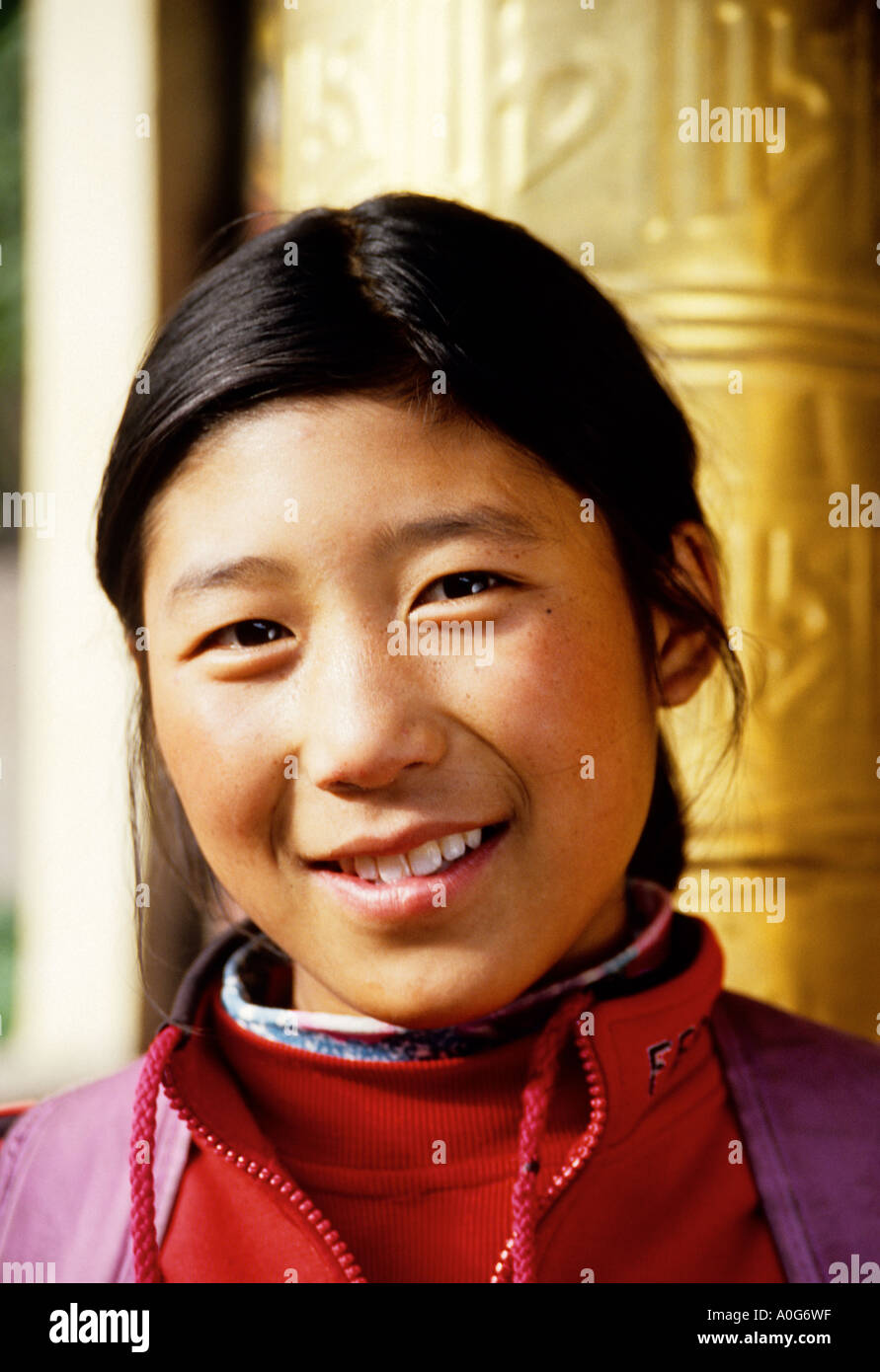 De Jiuzhaigou, Sichuan, China - adolescente tibetano Foto de stock