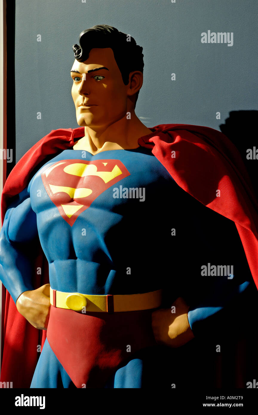Plástico película Superman personaje de dibujos animados de Super héroe de ficción Fotografía de stock - Alamy Plástico película Superman personaje de dibujos animados de Super héroe de ficción Fotografía de stock - Alamy