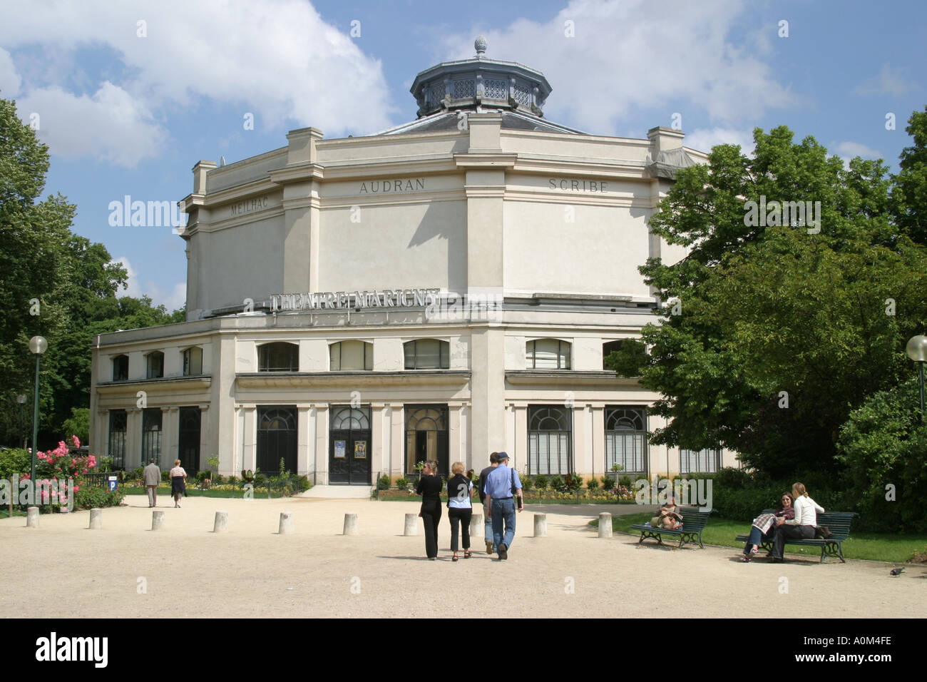 Teatro Marigny Robert Hossein en los jardines de Champs-Élysées,Clémenceau,París,Francia. Foto de stock