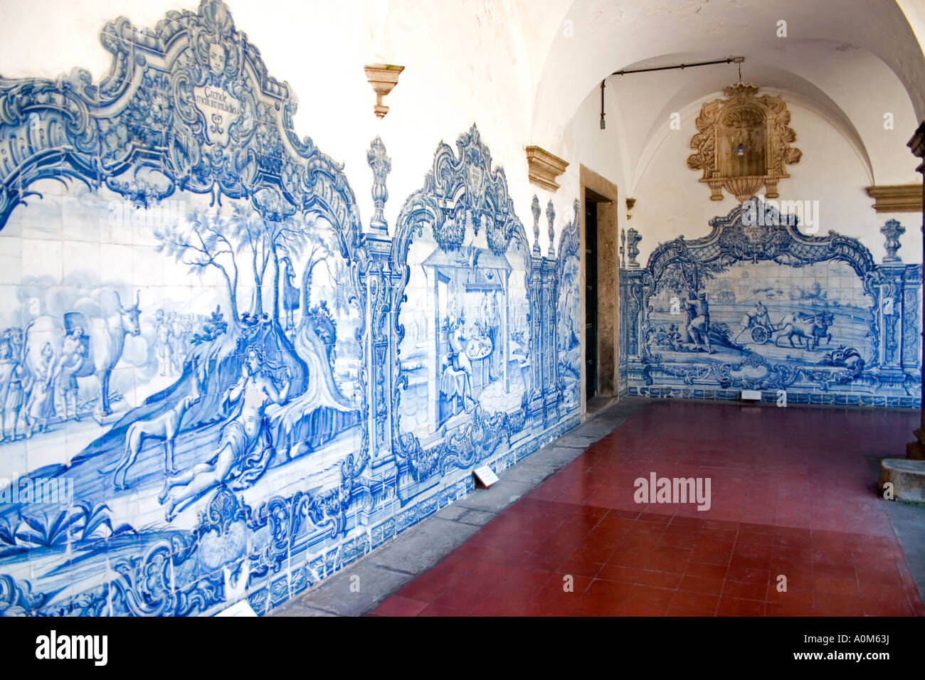 Azulejos azules de estilo portugués en la Iglesia y Convento de San Francisco, Salvador da Bahia, Brasil Foto de stock