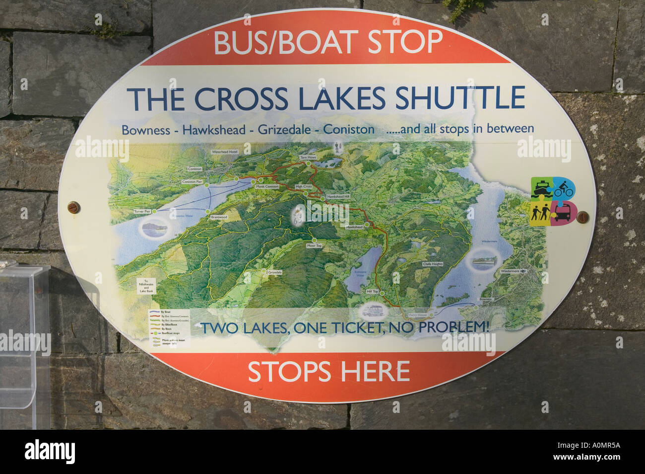 Signo de transporte integrado en Grizedale Lake District Foto de stock