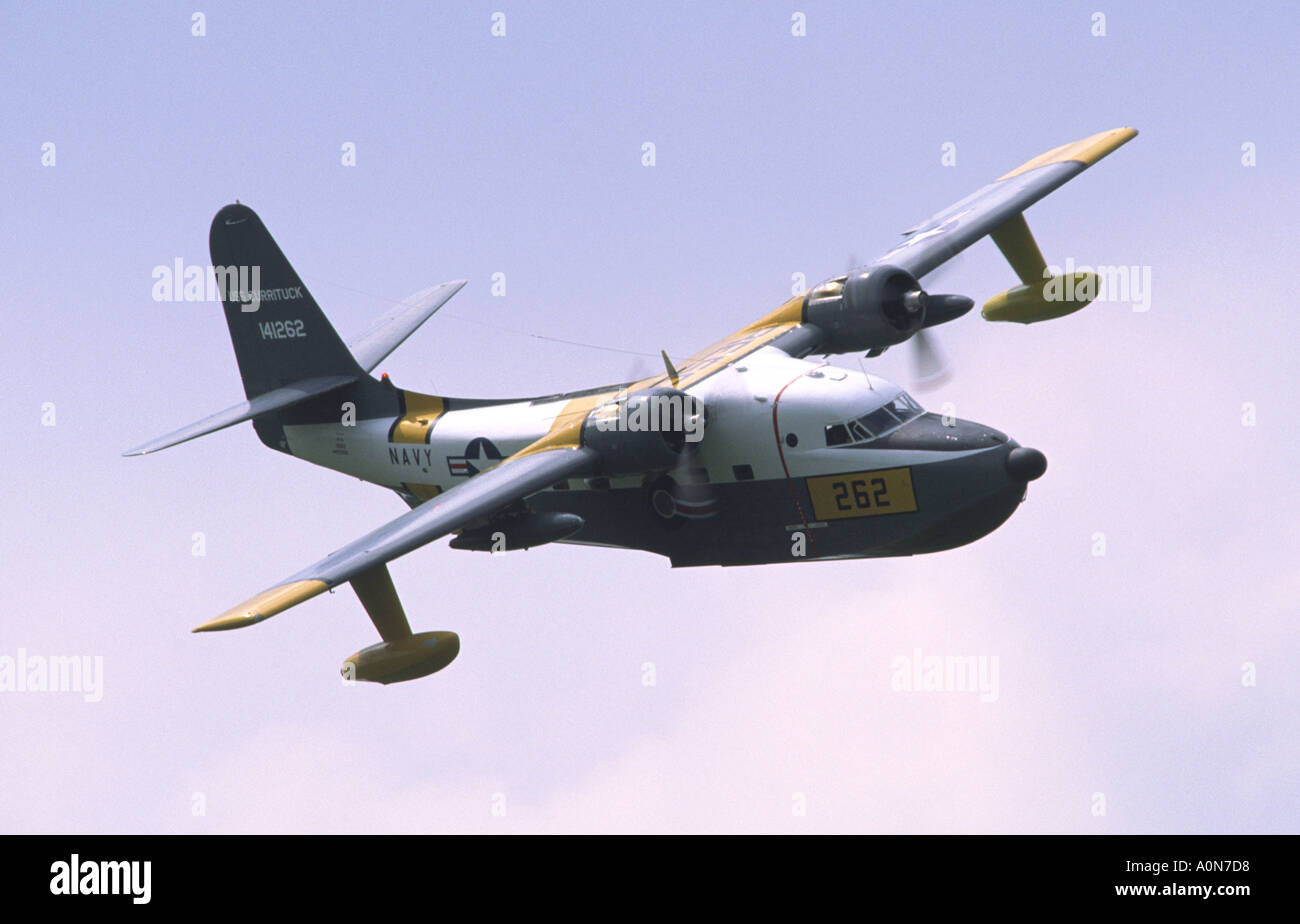 Grumman HU16C albatros volando barco anfibio de la Marina de EE.UU. El aeropuerto de Coventry Flypast Airshow Foto de stock
