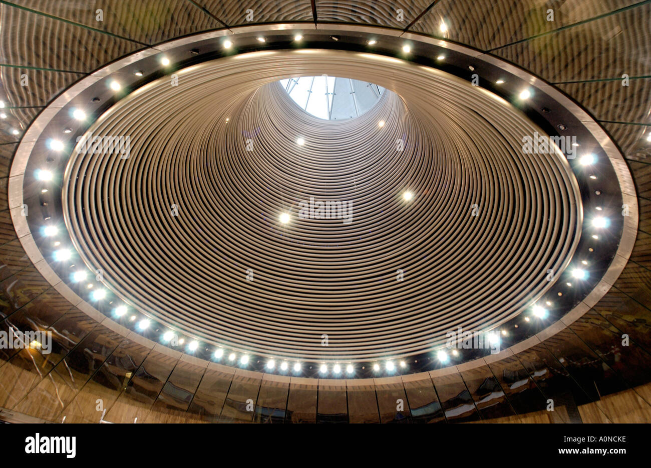 Embudo de luz y acústica en el hemiciclo de la Asamblea Nacional de