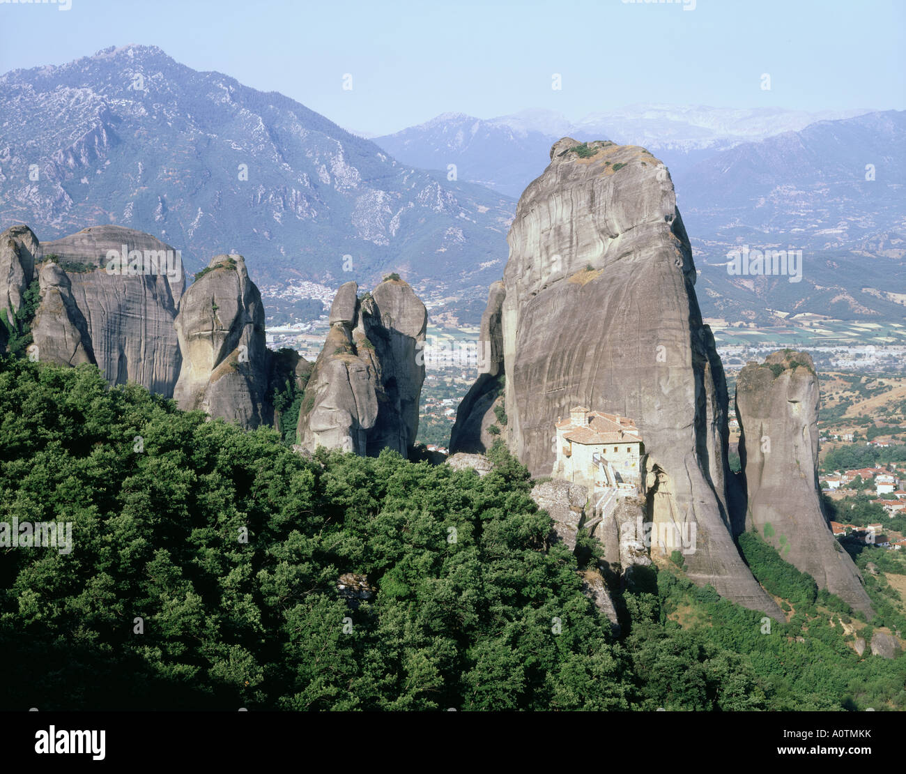 Rocas de formas extravagantes Roussanou monasterio patrimonio mundial Foto de stock
