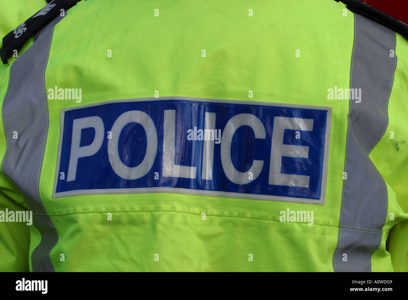 Signo de policía en uniforme de policía chaqueta Foto de stock