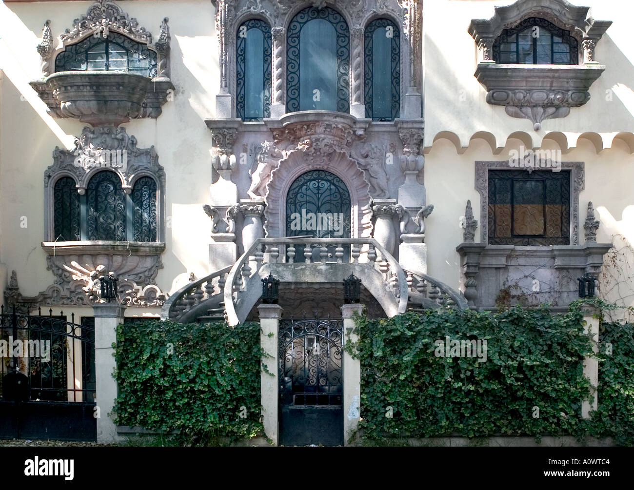 Decoración gótica ornamentada casa en Ciudad de México Fotografía de stock  - Alamy