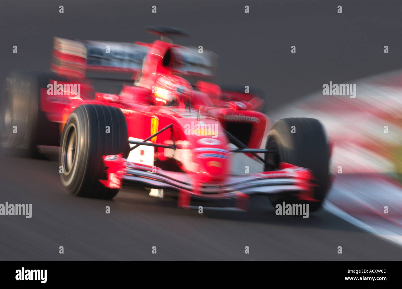 Michael Schumacher en el Ferrari F2004 en 2005 Foto de stock