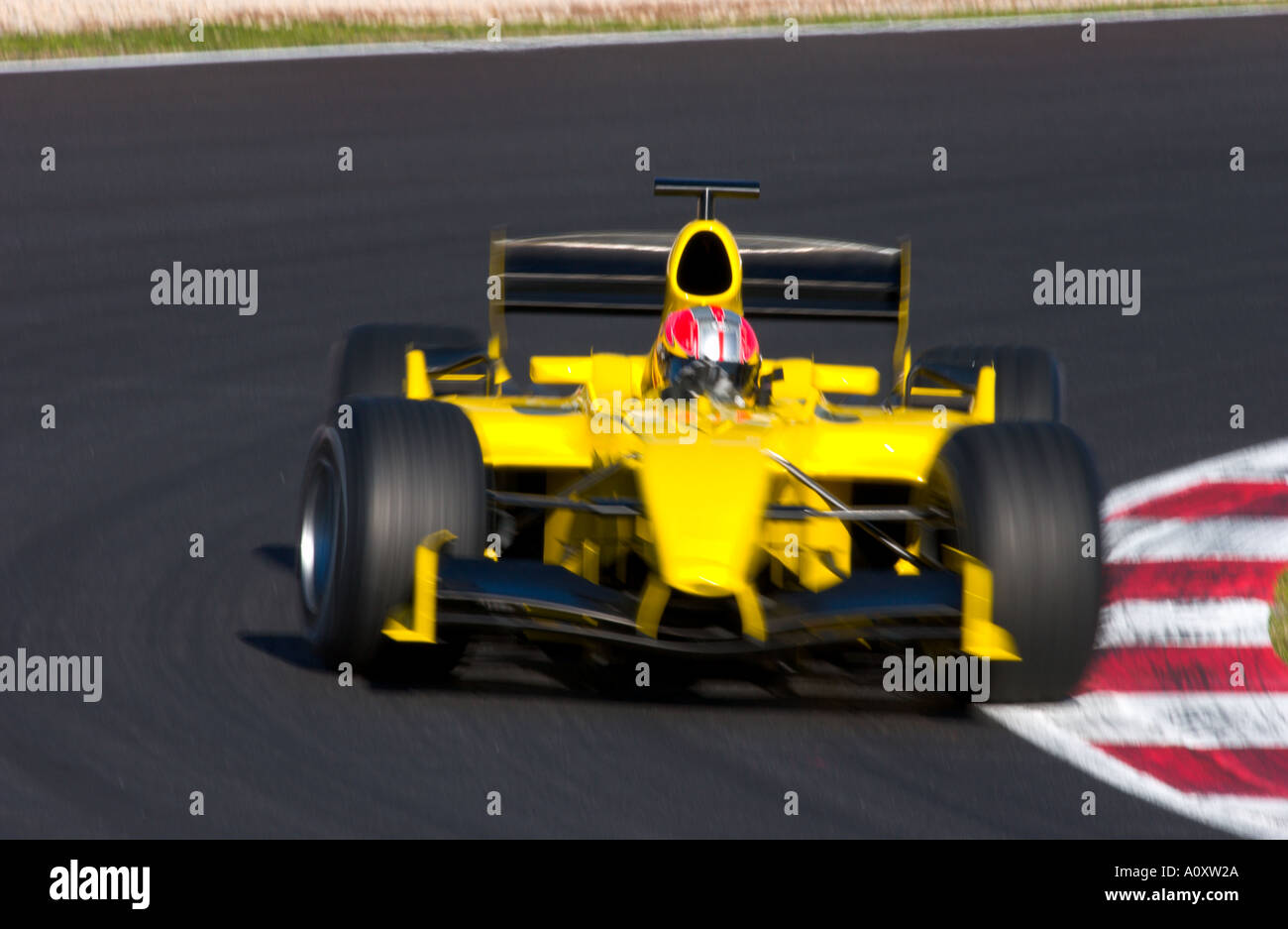 Yellow race car formula one fotografías e imágenes de alta resolución -  Alamy