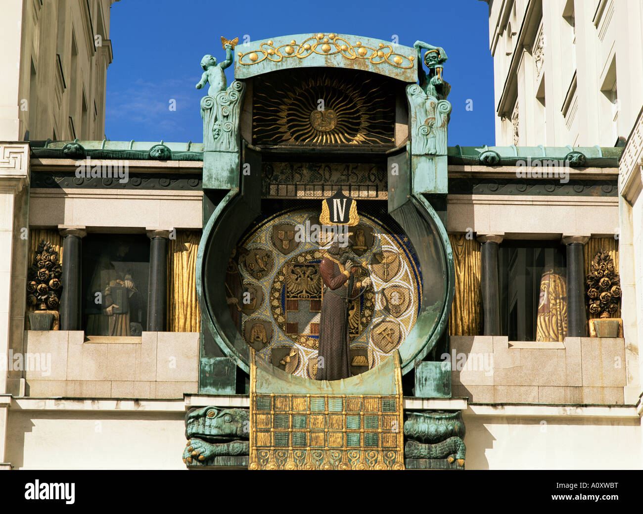 Anker Clock en Hoher Market Viena Austria Europa Fotografía de stock - Alamy