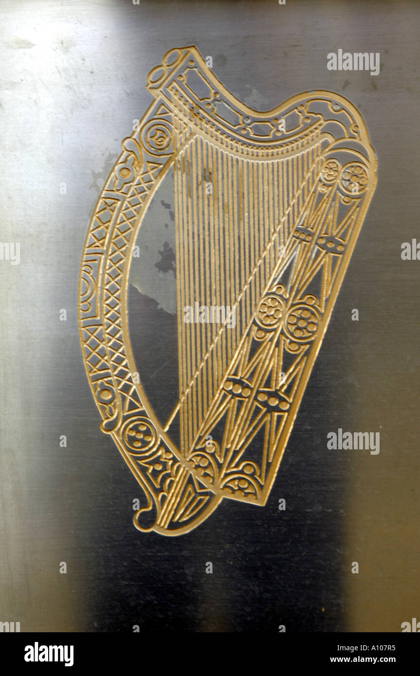 Grabado arpa Dublín Irlanda eire irish travel turismo símbolo nacional de instrumentos  musicales Fotografía de stock - Alamy