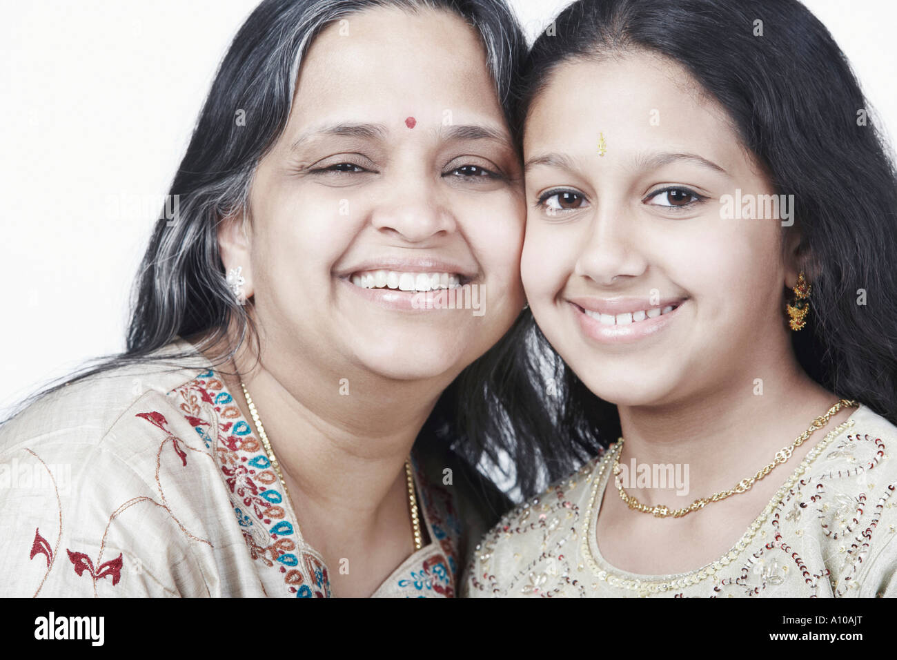 Retrato de una mujer madura y su hija sonriendo Foto de stock