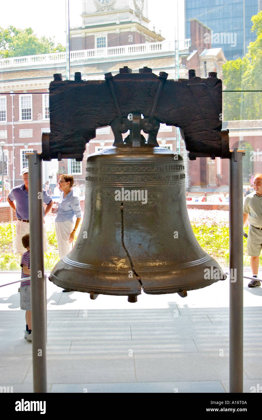 Liberty Bell en la histórica Filadelfia Pensilvania símbolo americano de libertad y patriotismo Foto de stock