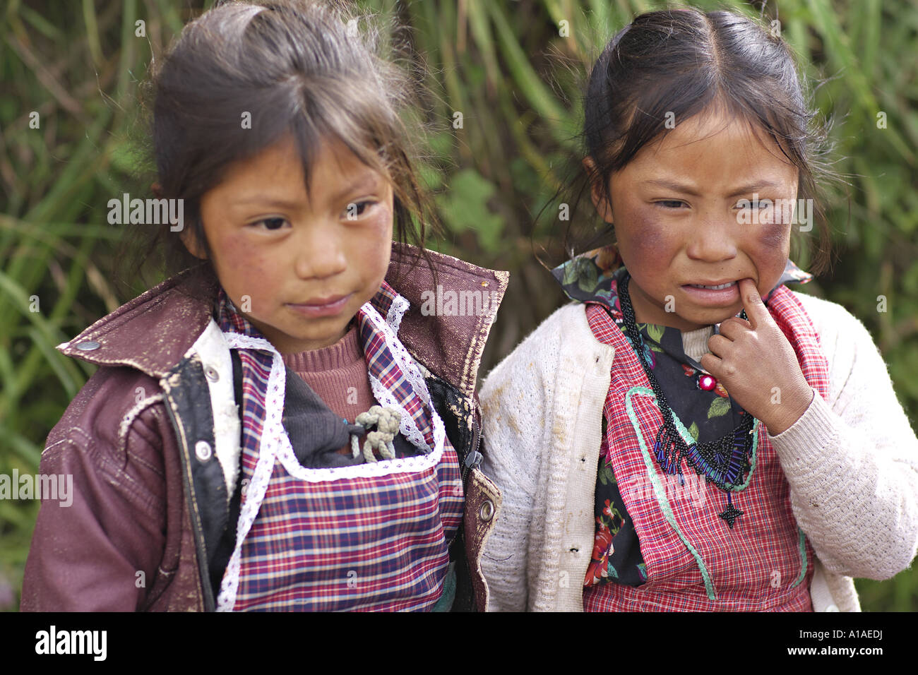 GUATEMALA CAPELLANIA joven indígena Maya Quiché niñas vestían delantales  tradicionales Fotografía de stock - Alamy