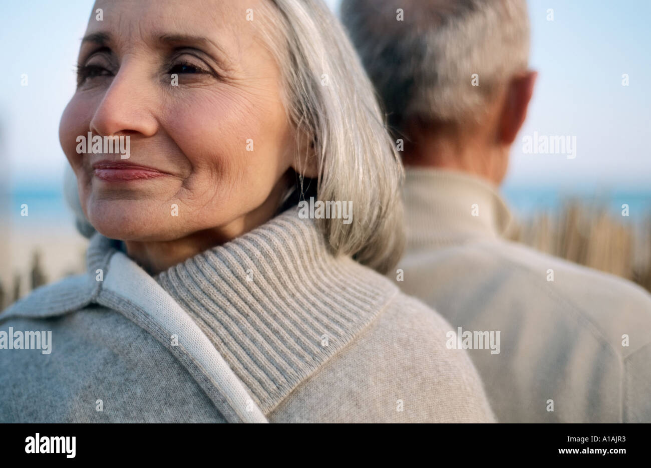 Las parejas ancianas espalda Foto de stock
