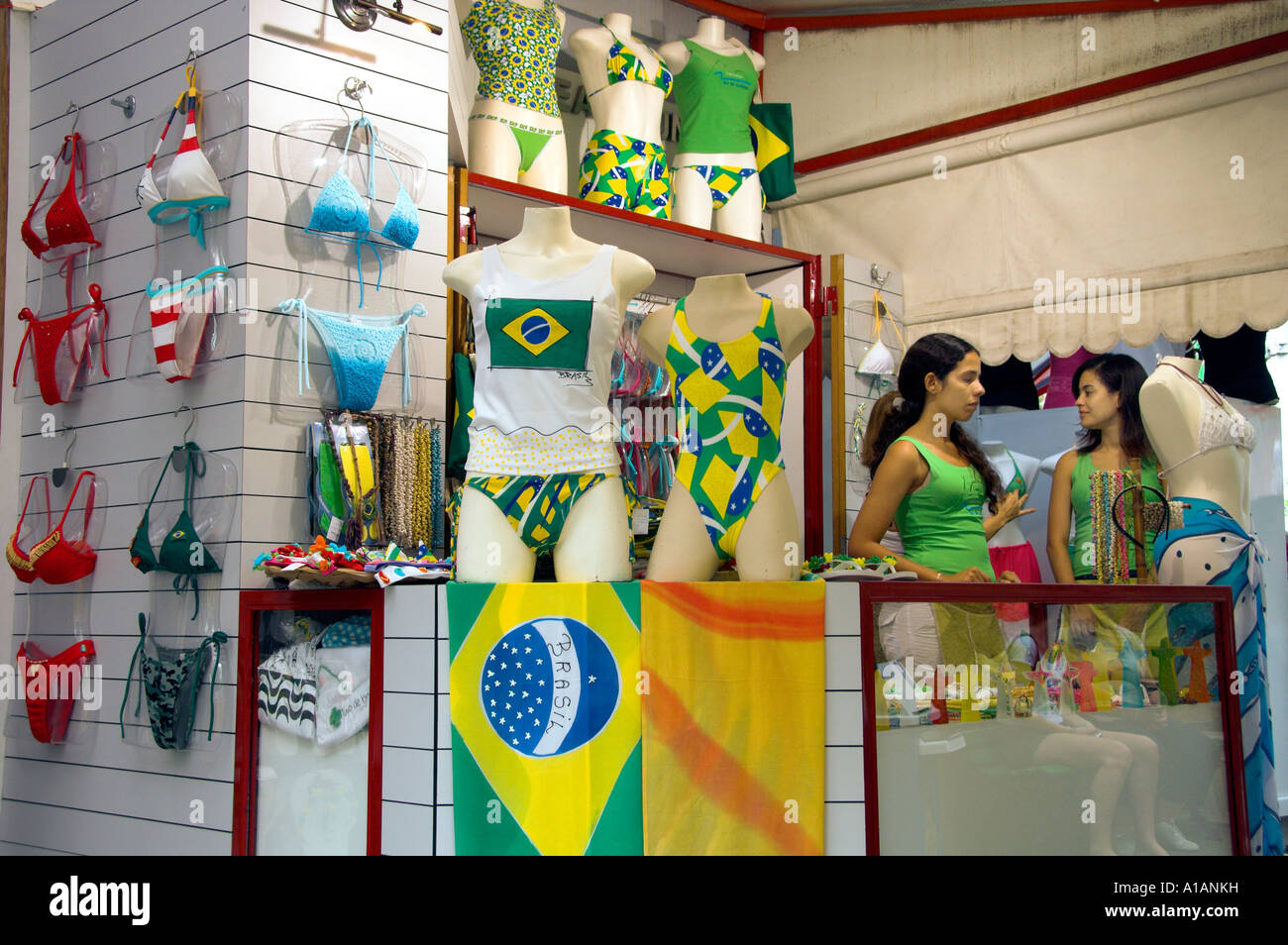 Un bikini y traje de baño tienda en de Janeiro, de stock - Alamy
