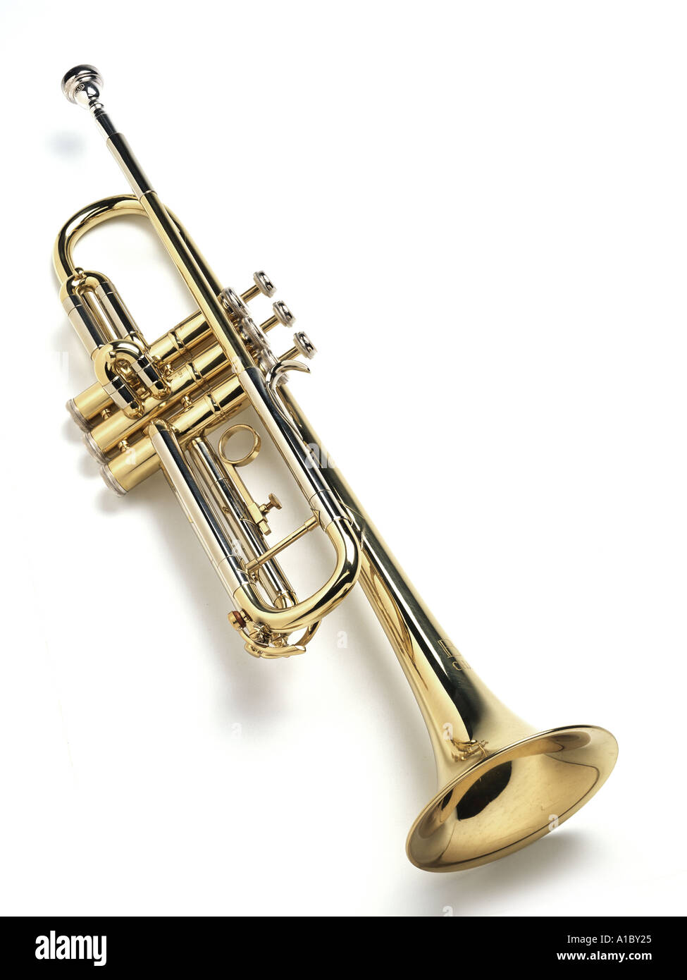 Una trompeta de latón brillante Foto de stock