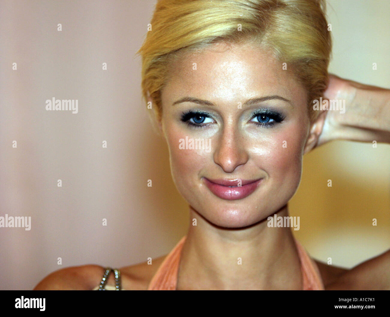 Paris Hilton presenta su nueva fragancia para el hombre Toronto Canada