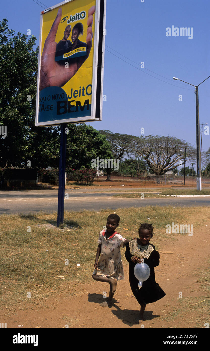 Condom advert fotografías e imágenes de alta resolución - Alamy