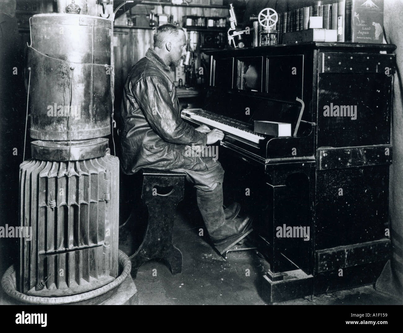 Pianola fotografías e imágenes de alta resolución - Alamy