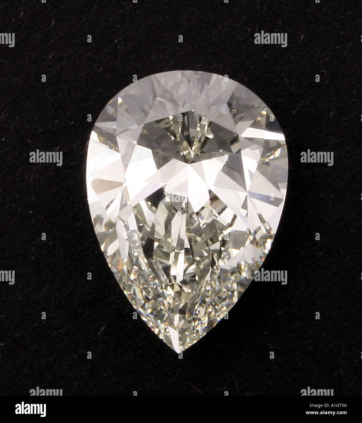 Diamante en forma de gota fotografías e imágenes de alta resolución - Alamy