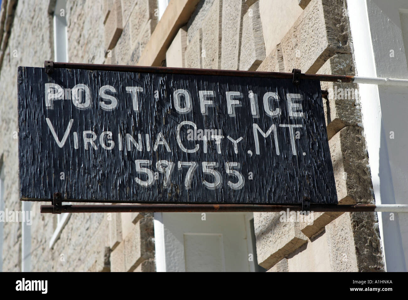 Oficina de Correos cartel de madera en Virginia City Montana EE.UU  Fotografía de stock - Alamy