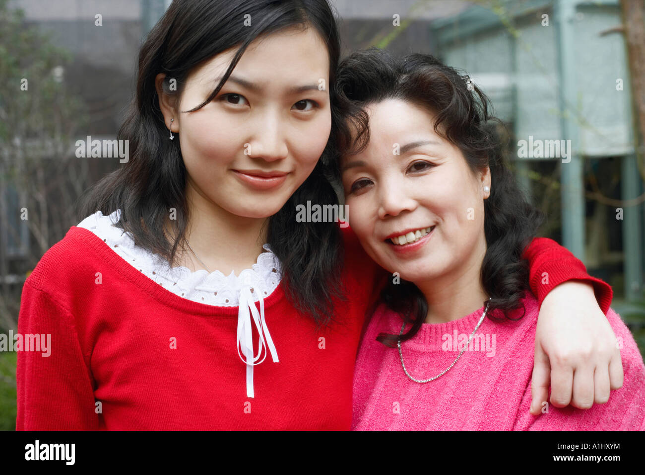 Retrato de una mujer madura con su hija Foto de stock