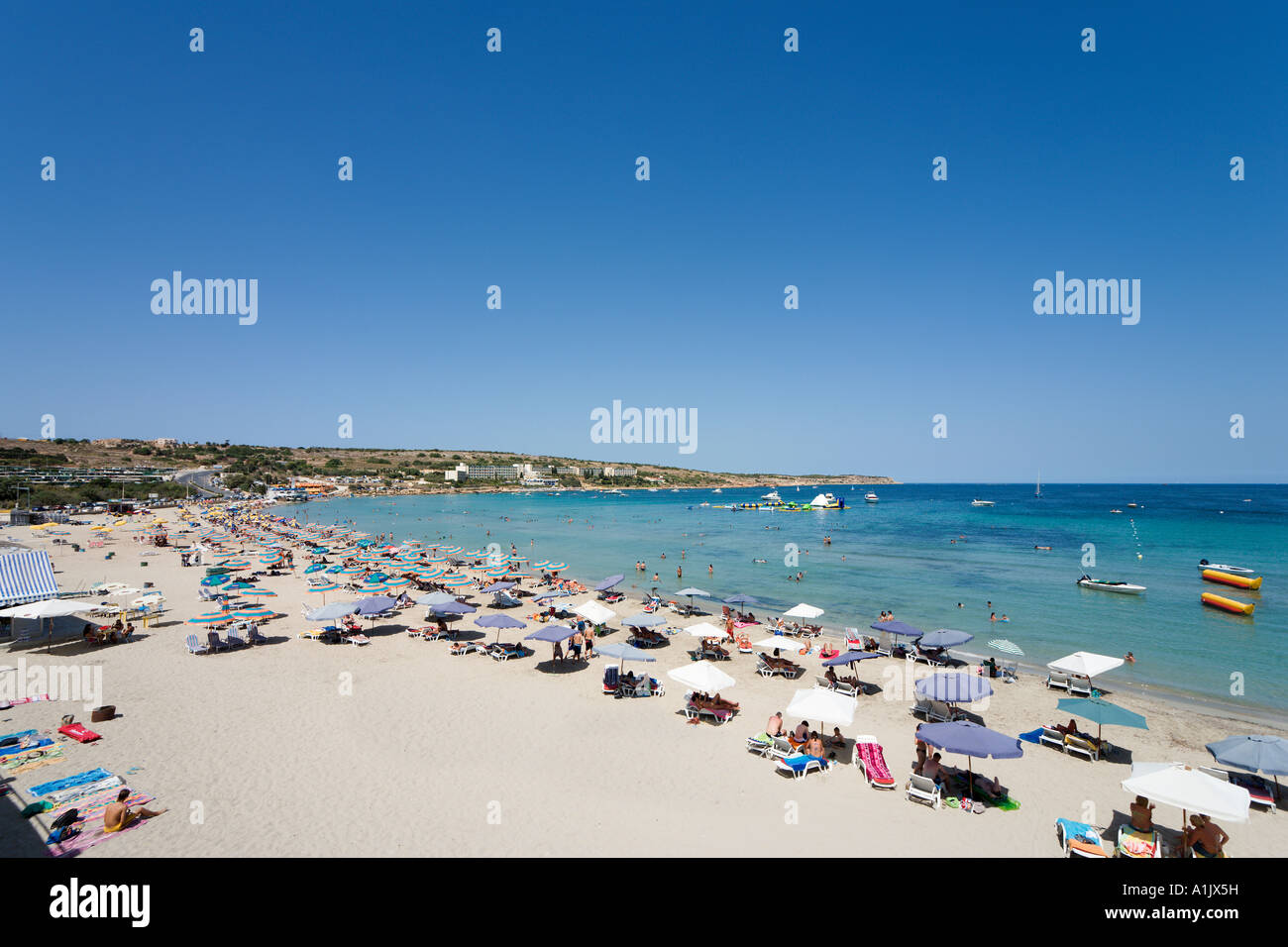Playa de la bahía de Mellieha, Malta Foto de stock