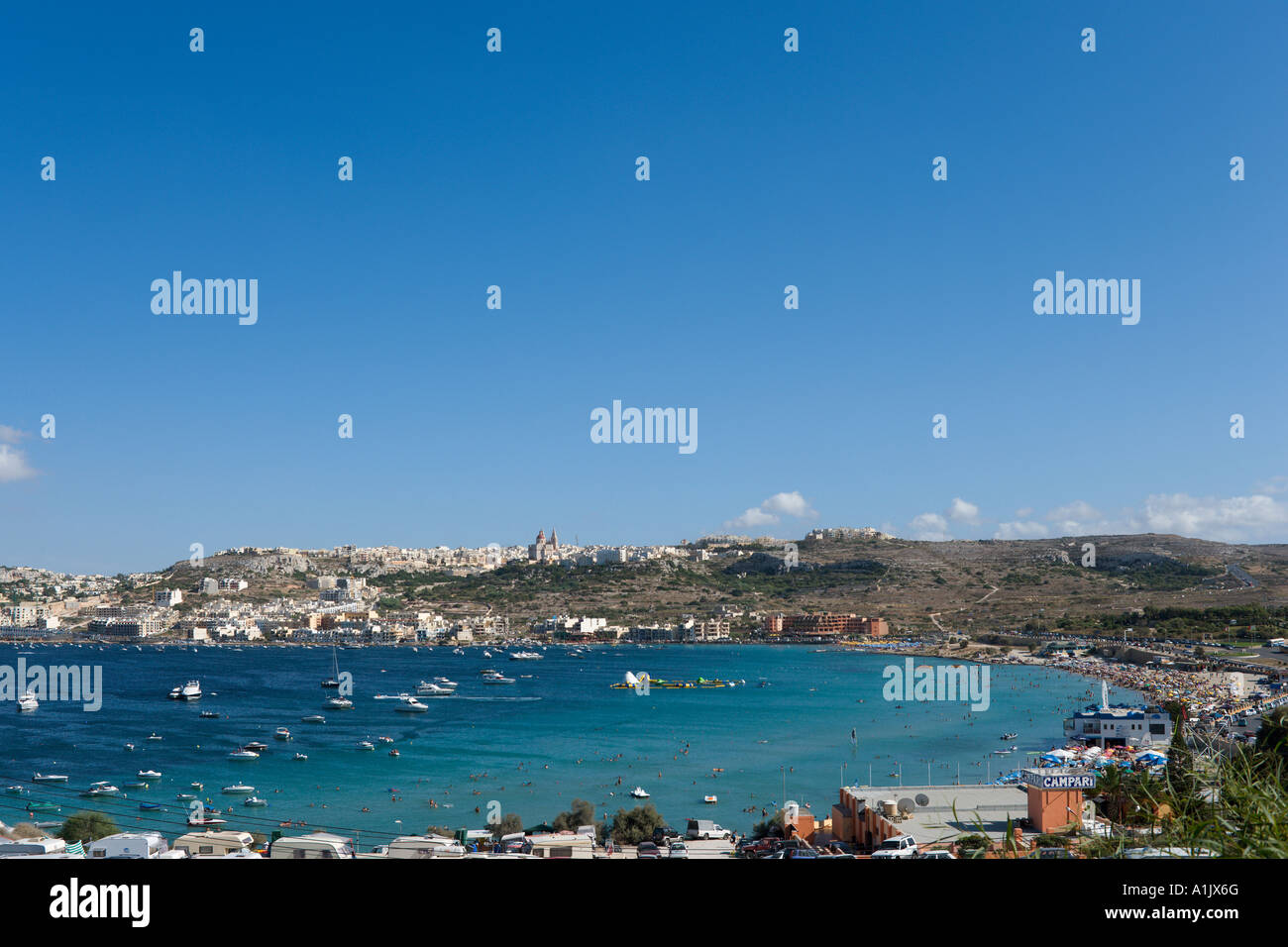Vistas a la bahía de Mellieha, Malta Foto de stock