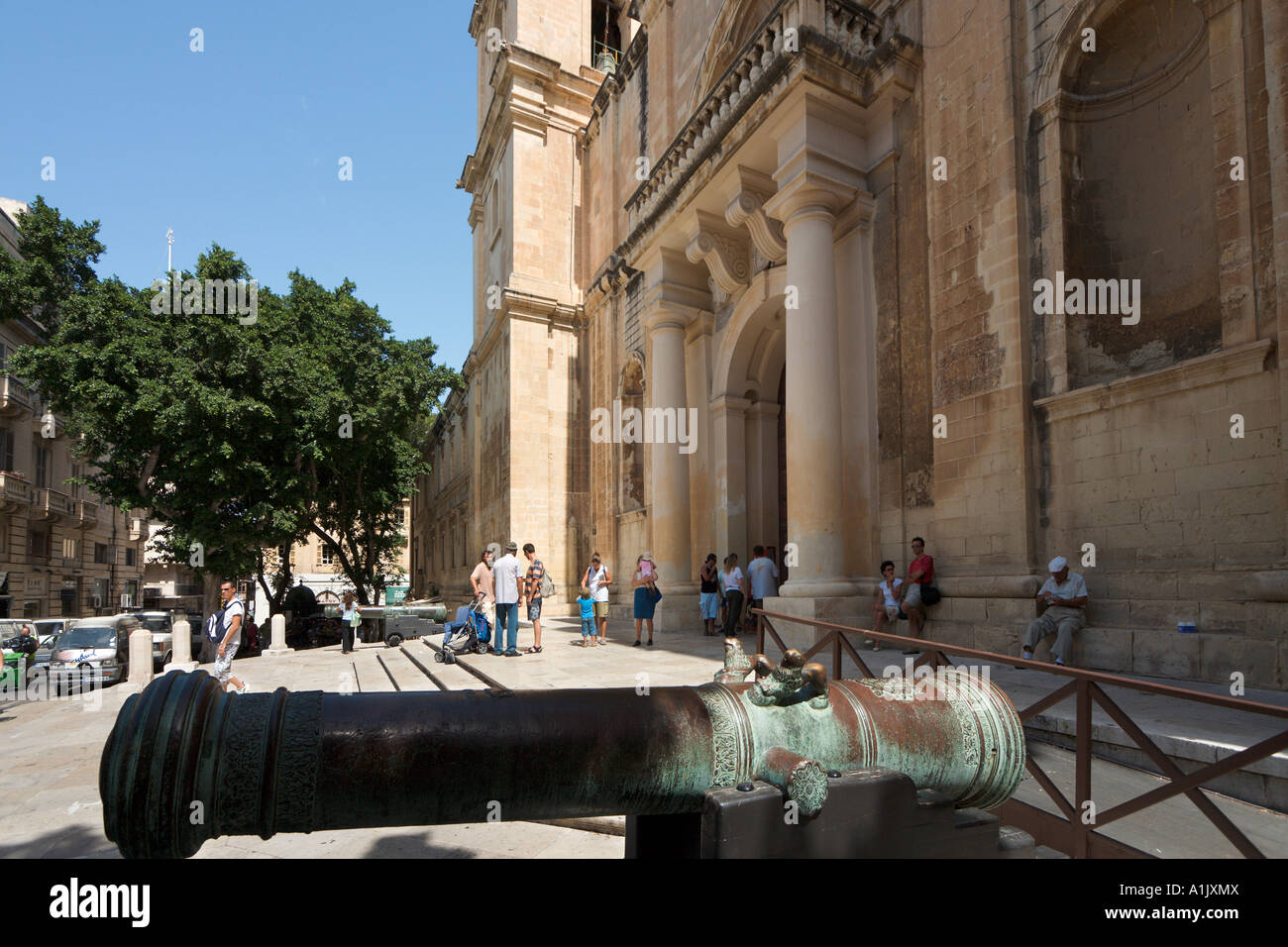 Entrada a la Catedral de St John's Co, St John's Square, Valletta, Malta Foto de stock
