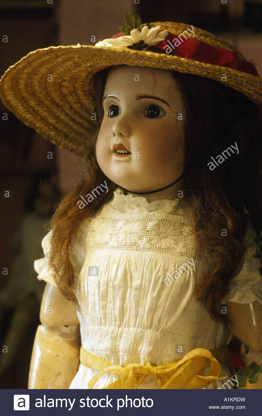 muñeca de porcelana antigua precio