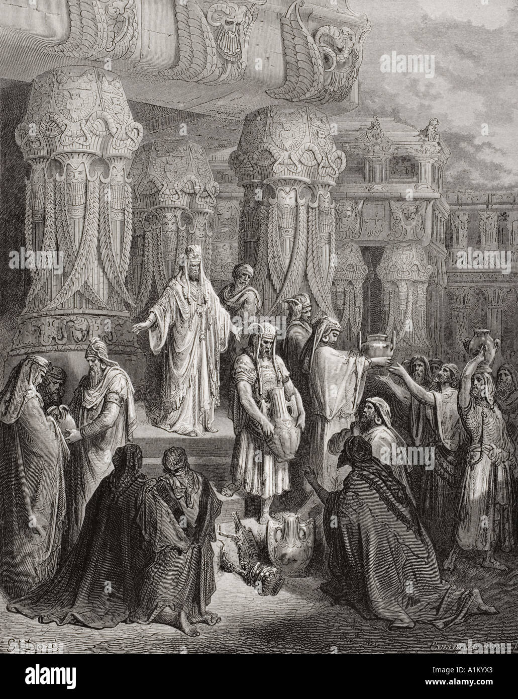 Grabado de La Biblia Doré ilustrando Esdras i de 7 a 11. Cyrus restaurando el vasos del Templo por Gustave Doré Foto de stock