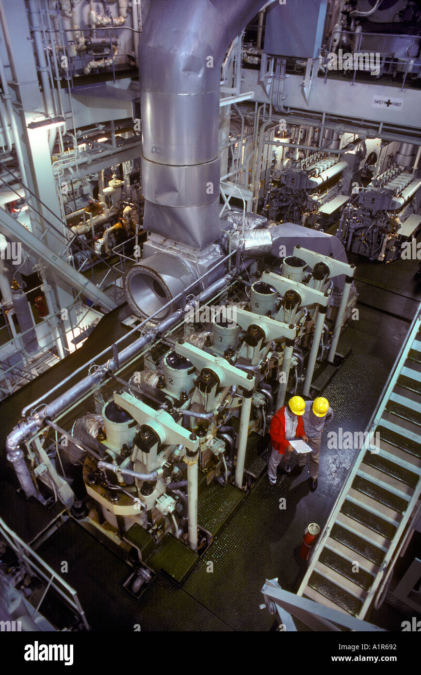 La sala de máquinas del buque cisterna metanol Foto de stock
