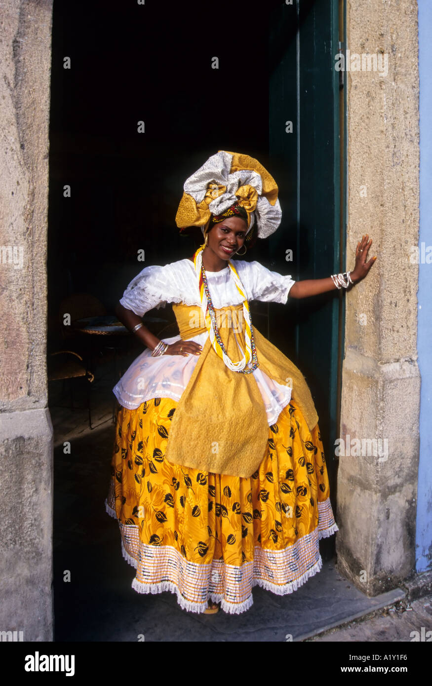 pobre Peatonal aire Bahiana mujer en traje tradicional, Salvador, Bahia, Brasil Fotografía de  stock - Alamy