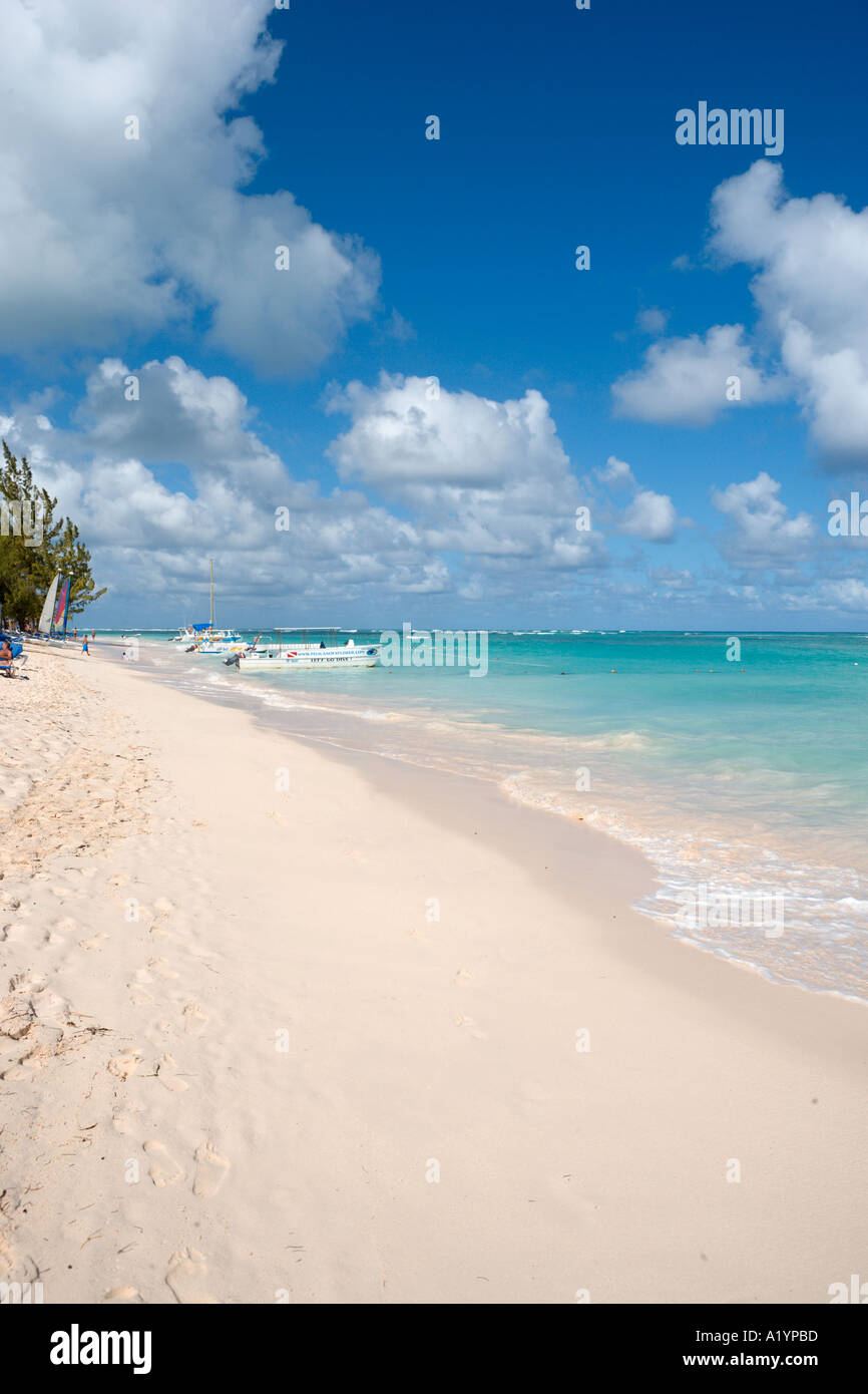 Playa cerca de 'Ocean Bavaro Resort', Bavaro, Punta Cana, en la costa oriental, República Dominicana Foto de stock